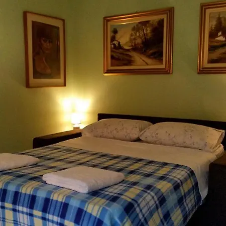 Pied A Terre Apartment *