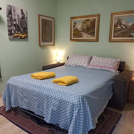 Pied A Terre Apartment