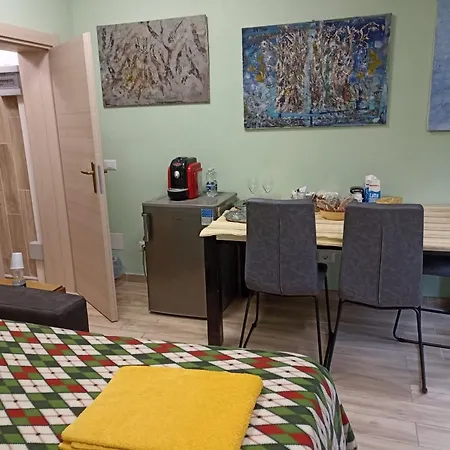 Pied A Terre Apartment *