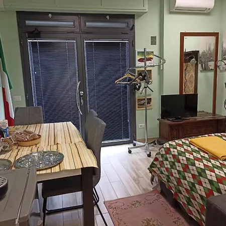 Pied A Terre Apartment *