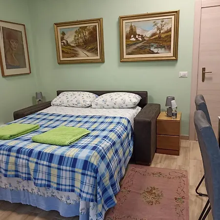 Apartment Pied A Terre *