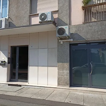 Pied A Terre *