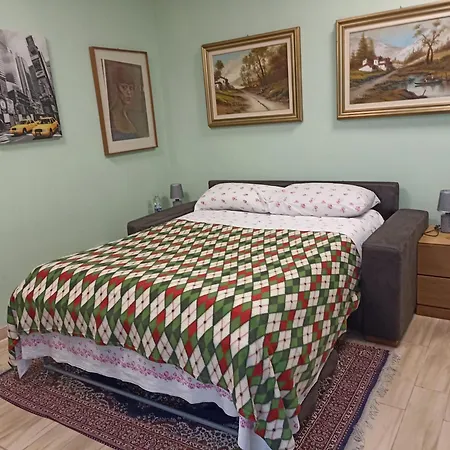 Pied A Terre Apartment
