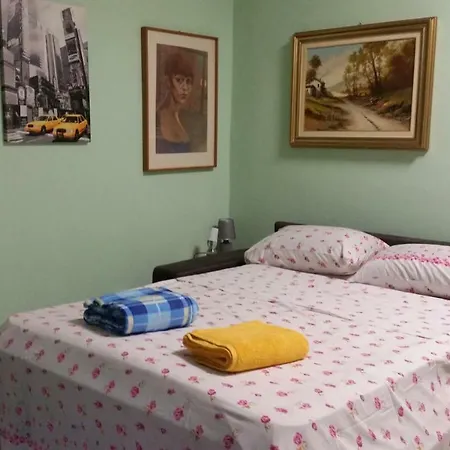 Pied A Terre Apartment